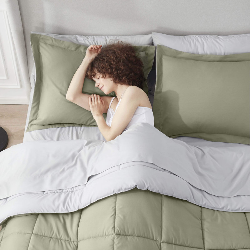 Ensemble d'édredon réversible avec draps Bed-in-a-bag, Édredon double et 5 pièces supplémentaires, Sauge pâle
