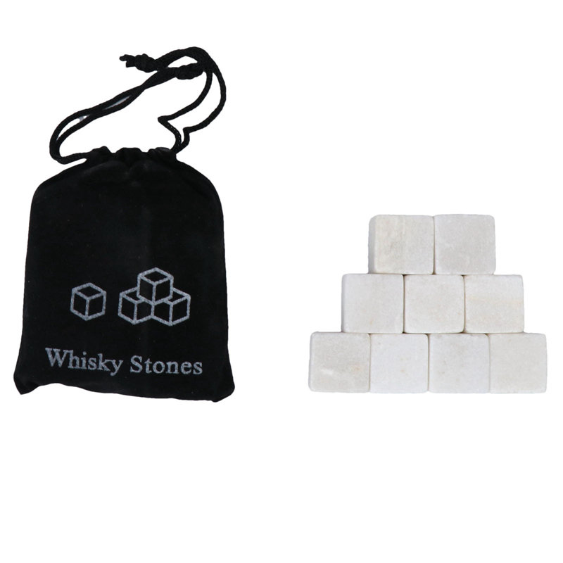 Un ensemble de 9 pierres à whisky uniques en granit avec pochette en velours réutilisable, White