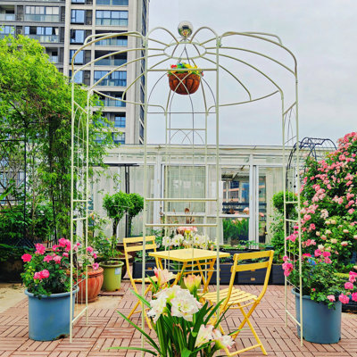 Élégante arche de jardin en métal avec conception de cage à oiseaux, parfaite pour les mariages et les décorations extérieures, durable et résistante aux intempéries.