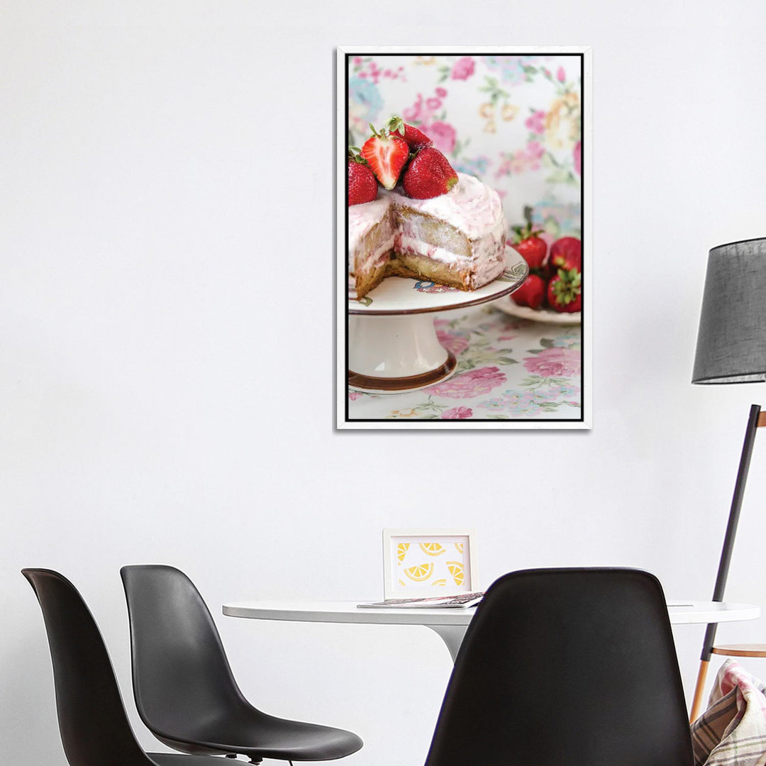 Kuchen mit Sahne und Erdbeeren von Eva_daren - Galerie-umwickelte Leinwand Giclée