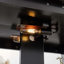 Vitrine lumineuse en verre avec tablettes réglables - Vitrine élégante à 2 portes et tiroir intégré, ampoule incluse