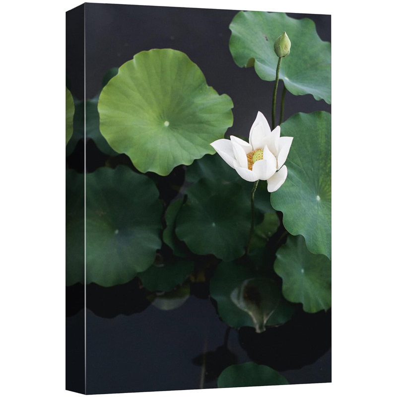Nénuphar sur toile, H 48 po x l 32 po x P 1,5 po