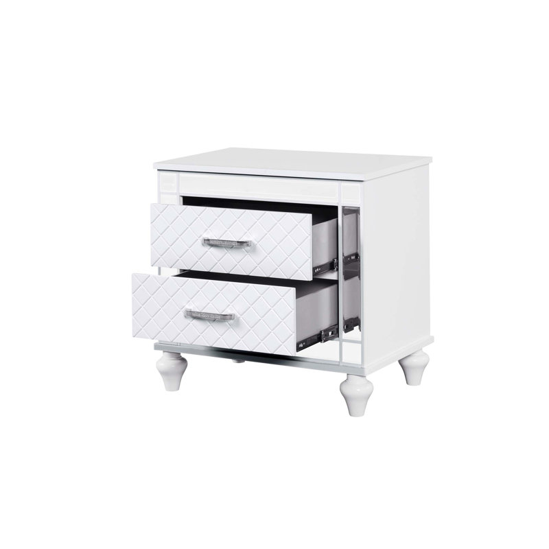 Table de chevet élégante et fonctionnelle avec tiroirs lisses, fabrication durable et feutre de protection pour les essentiels de chambre à coucher