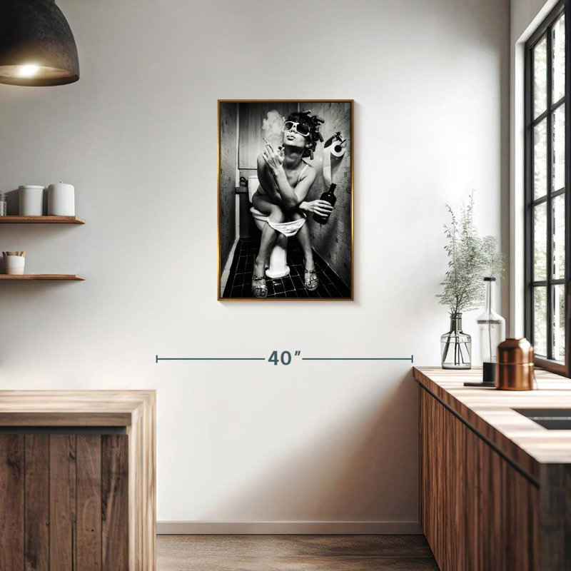 Femme dans la toilette, Floating Frame Gold, 21 po x 31 po