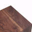Table basse 12 x 12 x 20 pouces en bois de noyer et en bois aggloméré