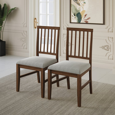Chaise en bois avec revêtement gris chaud