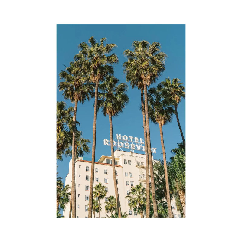 «Hollywood Hotel» par Bethany Young, reproduction de photo sur toile tendue, H 26 po x l 18 po x 1,5 po