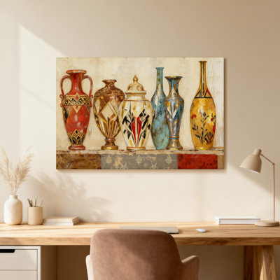 Vases colorés avec des motifs géométriques et floraux