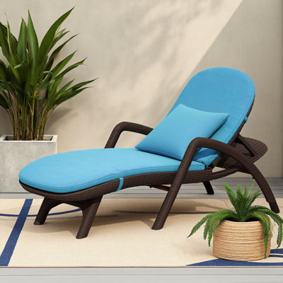 Chaise longue d'extérieur en osier avec coussin, chaise longue résistante aux intempéries