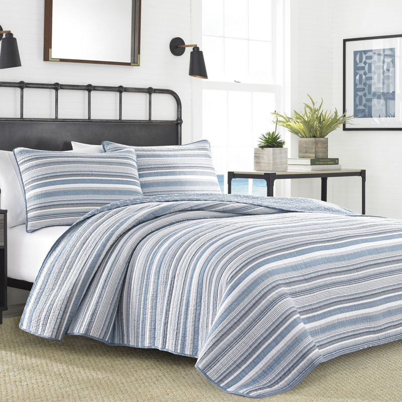 Novelty Nautica Jettison Cotton Reversible Blue Quilt Set, Queen Quilt + 2 Shams