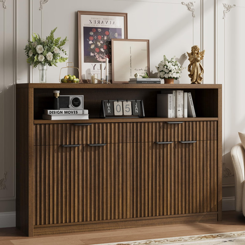 Buffet en bois d'ingénierie de 130 x 41 x 94 cm (51 x 16 x 37 po) avec façade à panneaux ondulés, 4 portes et 2 tiroirs, idéal pour la salle à manger, la cuisine, le salon, le corridor et l'entrée, couleur noyer.