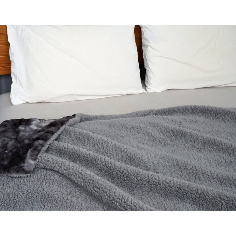 Couverture en fausse fourrure , Gris loup, l 50 po x L 65 po