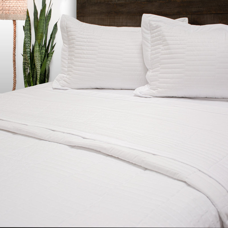 Codora Two-Tone Reversible 3pc. Quilt Set with Shams, White/White, King Quilt