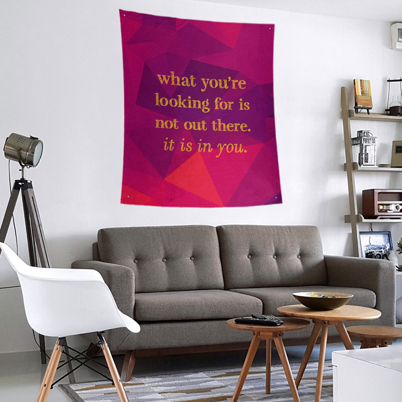 Tapisserie quote-pierre en faux-faux-citation en polyester, H 80 po x l 68 po, Rubellite / or