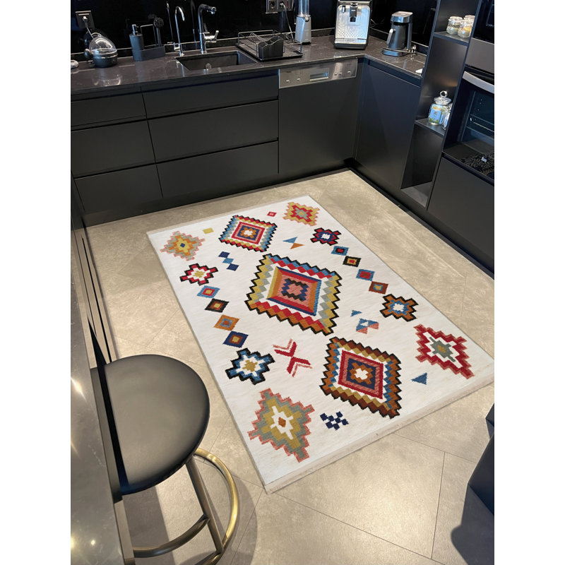 Tapis décoratif beige à motif traditionnel, Rectangle 4 pi 11,06 po x 7 pi 6,55 po