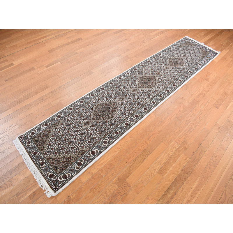 Tapis de couloir nouvel âge en soie 2 pi 7 po x 11 pi 10 po Caislin