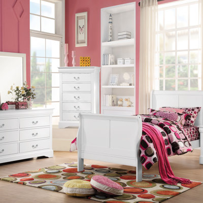 Élégant lit simple en bois massif blanc pour un look de chambre à coucher élégant