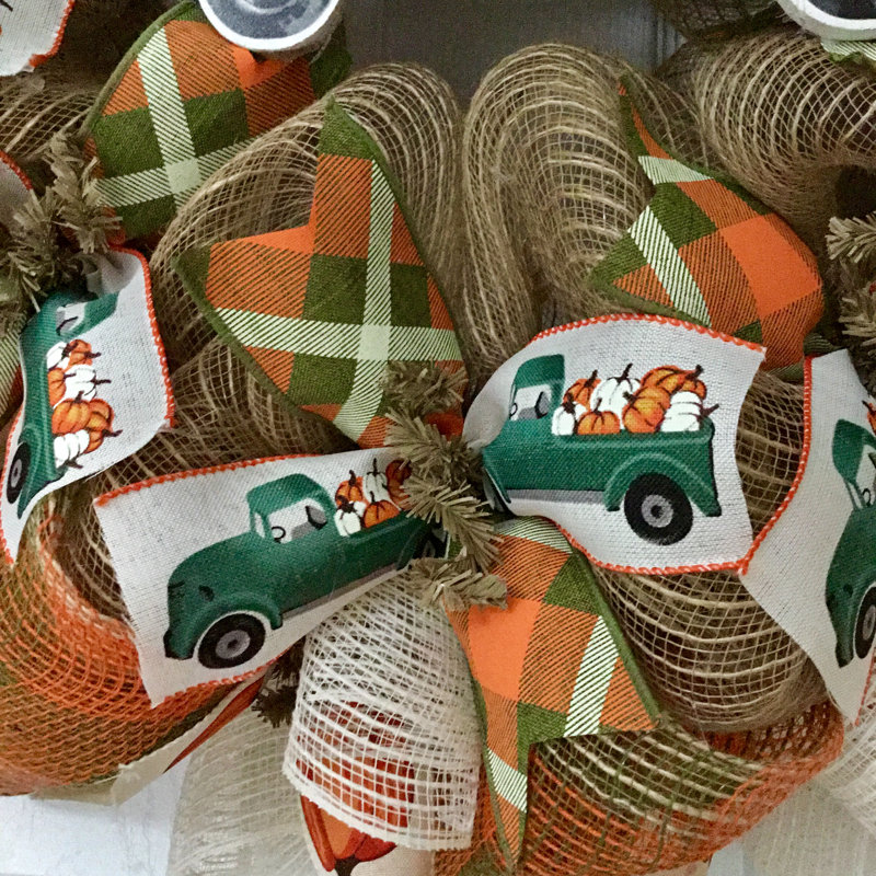 Camion à couronne de récolte avec citrouilles