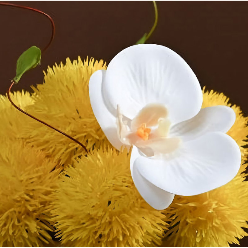 Décoration de fleurs simulées