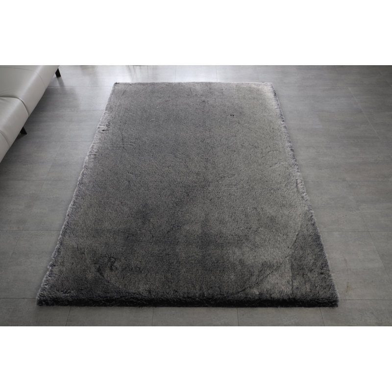 Tapis noir à poils longs Mane