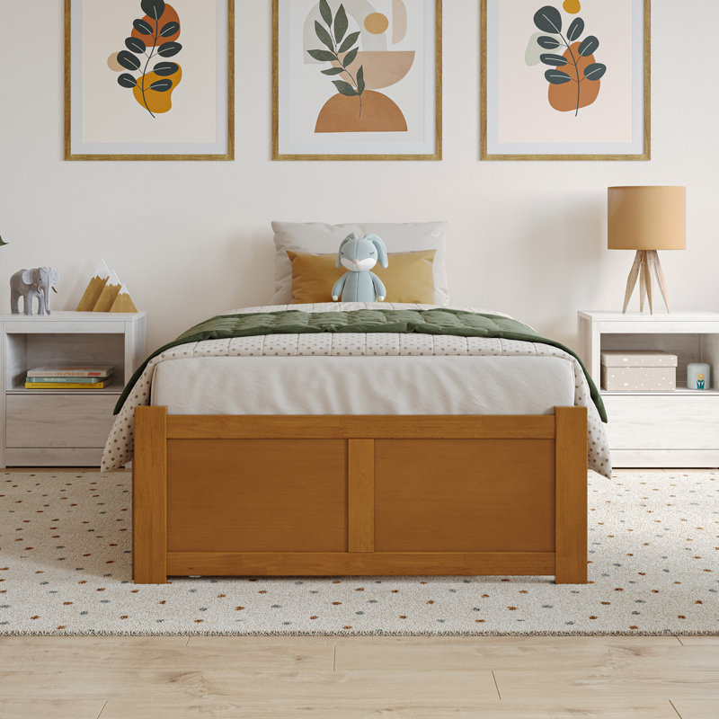 Grand lit plateforme en bois massif Concord avec pied de lit et tiroirs de rangement en caramel clair, Simple, Caramel clair
