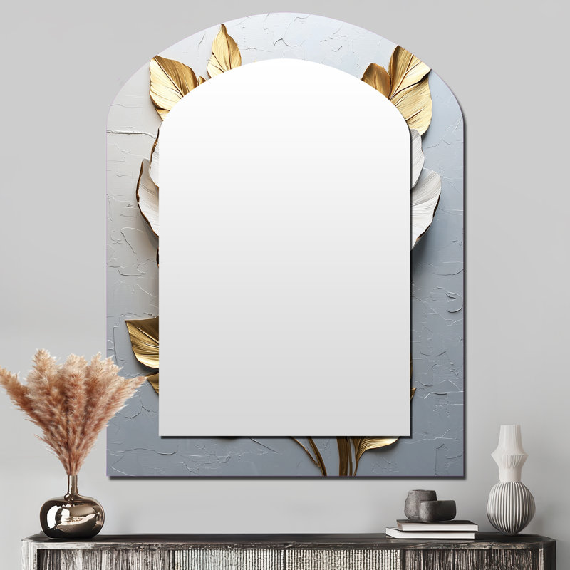 Pivoine épanouie en or et blanc I - miroir unique en forme d'arche de pivoine, grand miroir mural asymétrique doré, impression d'art en métal