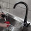 Robinet d'évier de cuisine commercial avec robinet rétractable - Finition noire, fabrication en laiton pour une performance durable, un levier unique, un réglage précis de la température de l'eau