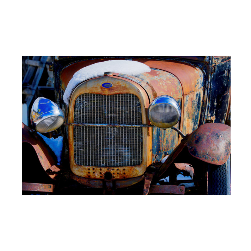 «Vintage Snowy Model T 2» par Susan Vizvary - photographie sur toile tendue, H 30 po x l 47 po