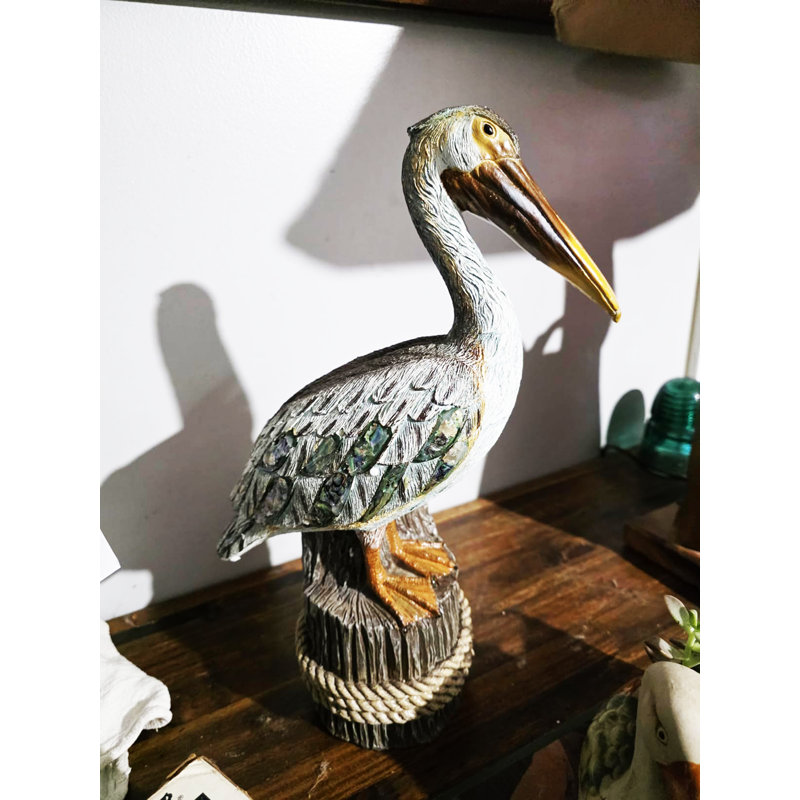 Statue pélican Abalone Shell - décor d'oiseau côtier avec incrustation d'aile irisée pour la maison et le bureau