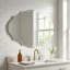 Miroir d'appoint mural biseauté festonné sans cadre-580284903