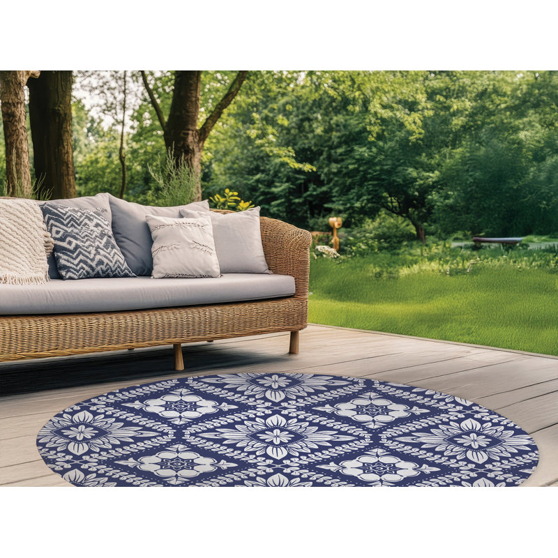 Talia Outdoor Area Rug, Round 5'