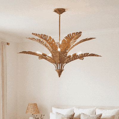 Lustre 10 lumières Palmera en veine dorée par Breegan Jane