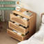 Table de chevet cannelée à 3 tiroirs de 60 cm de large avec poignées en métal, table de chevet en bois avec façades arquées pour chambre à coucher-1025762954