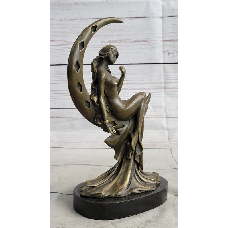 Sculpture fille High Moon