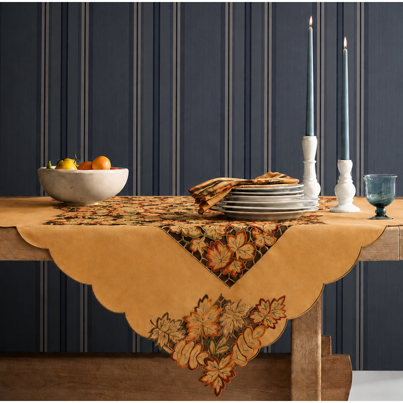 Surmatelas de table nappe brodé Wendling
