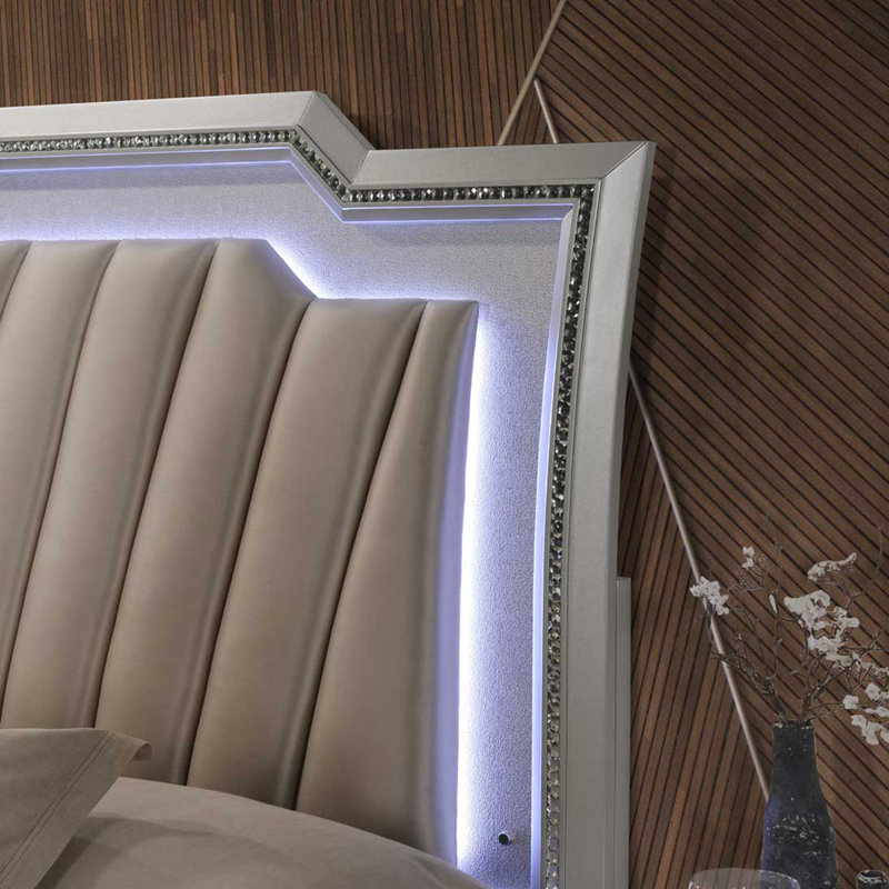 Lit plateforme grand en cuir synthétique et champagne Morden Kaitlyn