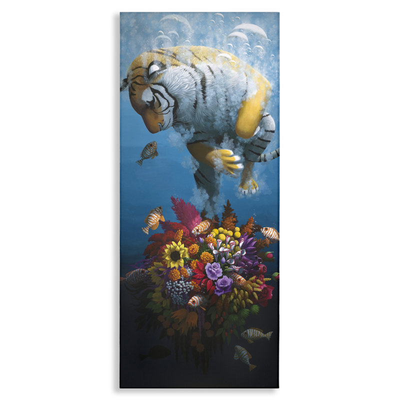 Curieux tigre et toile de bouquet sous l'eau, design par Heather Gauthier, H 48 po x l 20 po
