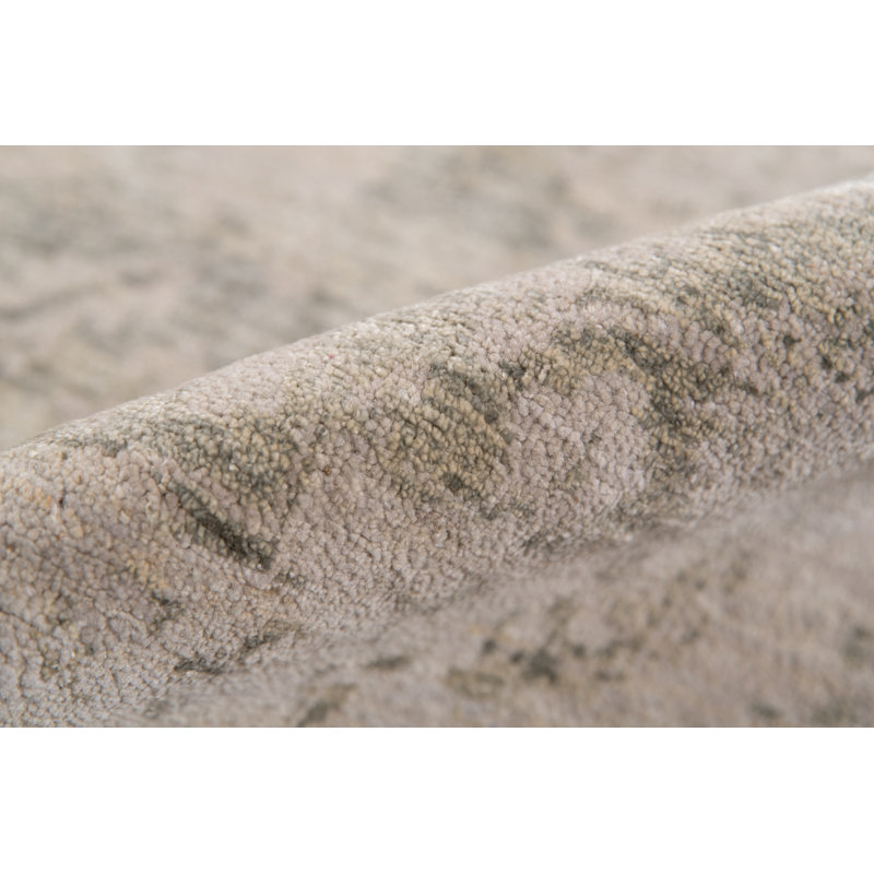 Dazzle Floral Area Rug in White, Rectangle 2' x 3'