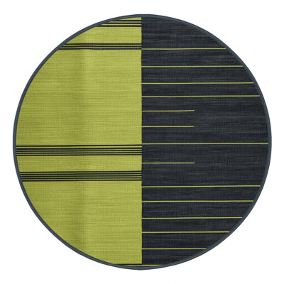 Tapis noir à rayures horizontales lavable à la machine