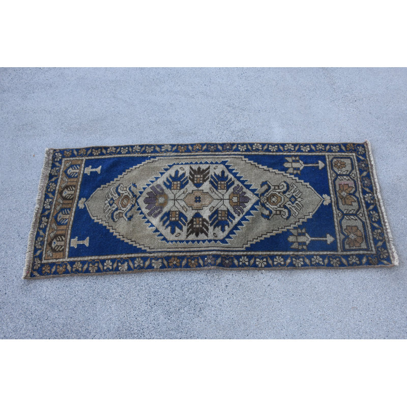 Tapis bleu en laine 20,1 x 46,9 po, motif géométrique traditionnel