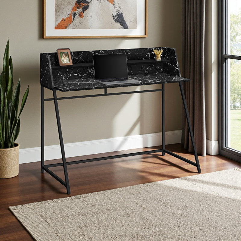 Bureau d'ordinateur Hildon à finition noire avec rehausse et pieds en métal, H 39,12 po x l 47,02 po x P 23,52 po