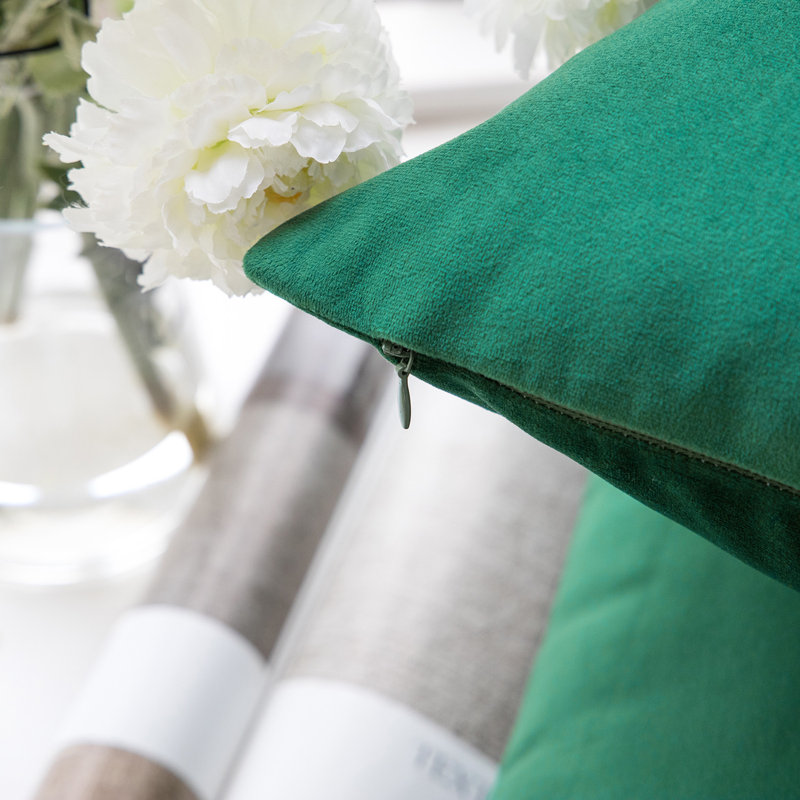 Phantoscope 18" x 18" Dark Green Velvet Throw Pillow Set