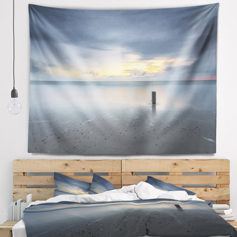 Tapisserie coucher de soleil orageux et mer sombre, H 78 po x l 92 po