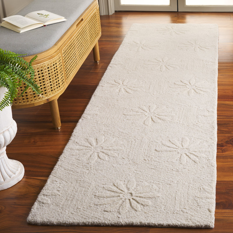 Dimonda Hand Tufted Wool/Cotton Floral Rug in Ivory, Runner 2'3" x 8'