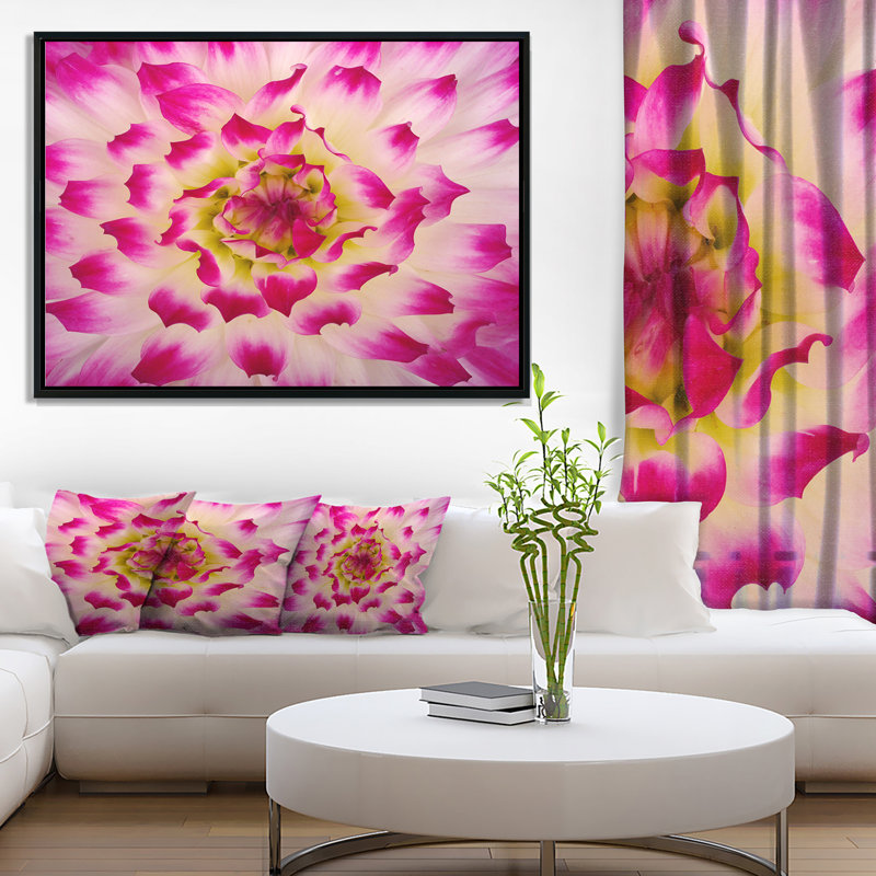 Photographie « smooth white rose pétales », H 14 po x l 22 po x P 1 po, Toile avec cadre flottant