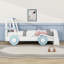 Lit plateforme simple en bois avec jolie voiture et tablettes-71542867