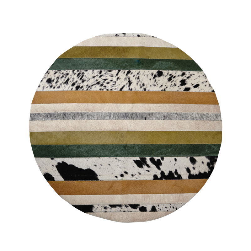 Tapis rond vert / jaune / beige en peau de vache rayée Nueva Raya, Rond 8 pi 2 po