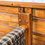 Table de salle à manger en bois gris avec table et banc