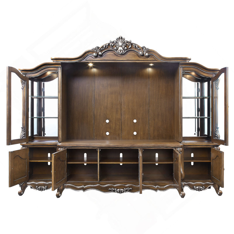 Meuble audio-vidéo Latisha avec finition en chêne antique, offrant fonctionnalité, style et amplement de rangement pour votre maison