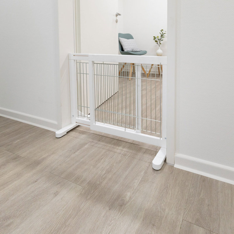 TRIXIE Adjustable Wooden Freestanding Pet Gate, 24" Tall Step Over, Expands to 42.5", Pet Barrier, Blanc